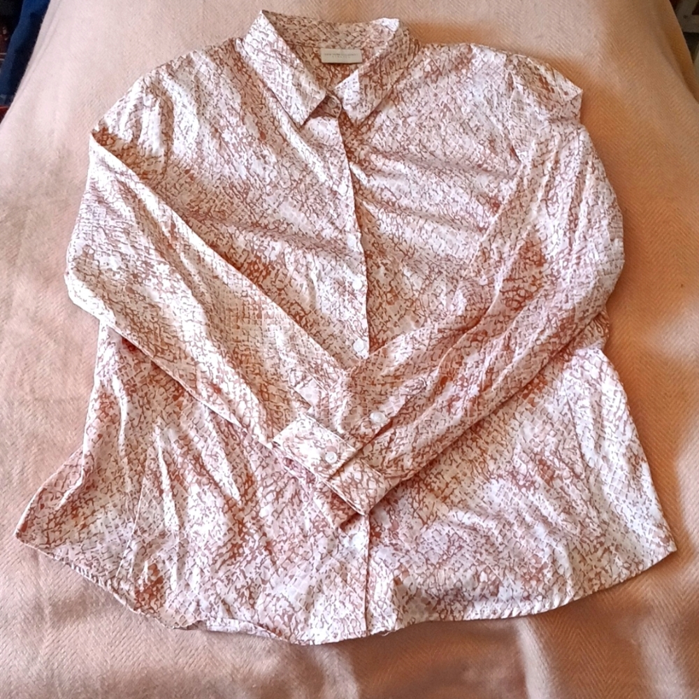 Like new fitted blouse
